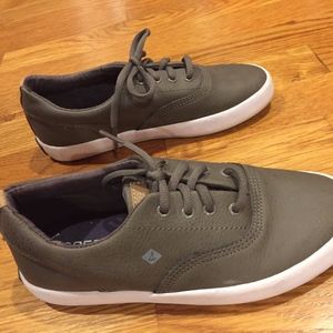 Sperry Kids leather lace up sneaker Boys size 1M